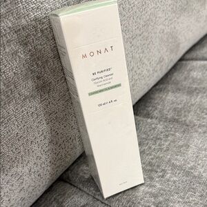 MONAT Be Purified Clarifying Cleanser - White and Green